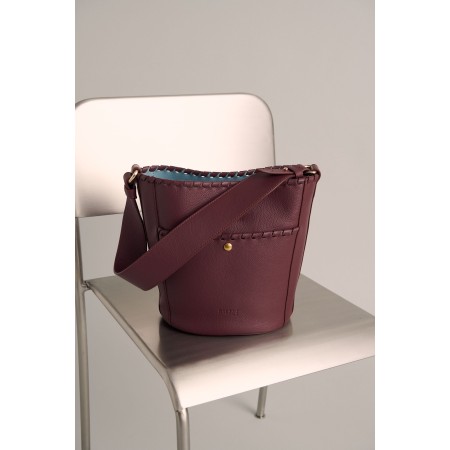 Sac Sofia tressé bordeaux intérieur bleu ciel en stock