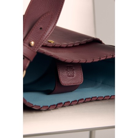 Sac Sofia tressé bordeaux intérieur bleu ciel en stock