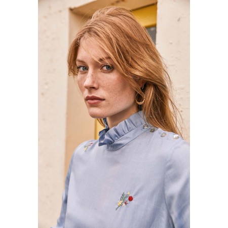 Mélanie blue embroidered blouse ou a consommer sur place