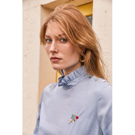 Mélanie blue embroidered blouse ou a consommer sur place