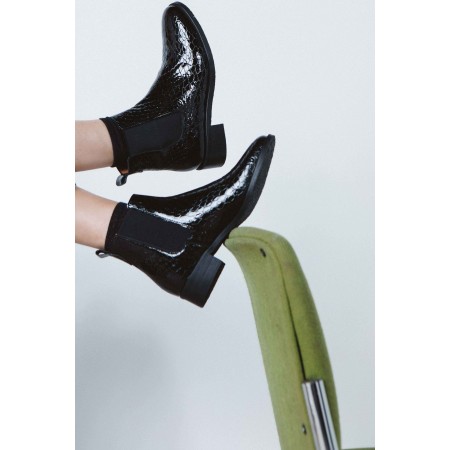 Josepha black embossed patent leather ankle boots est présent 