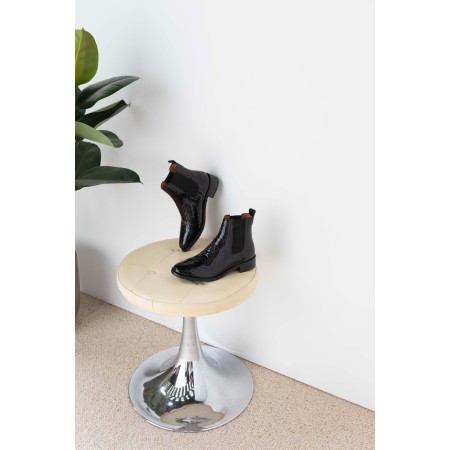 Josepha black embossed patent leather ankle boots est présent 