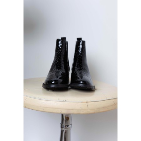 Josepha black embossed patent leather ankle boots est présent 