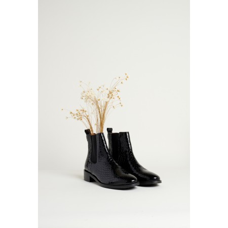 Josepha black embossed patent leather ankle boots est présent 