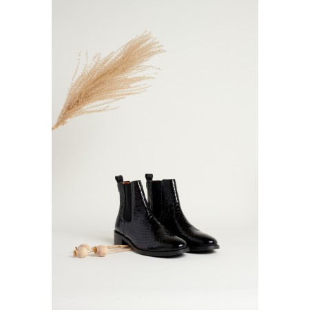 Josepha black embossed patent leather ankle boots est présent 