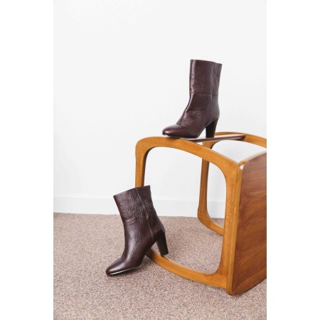 Engraved brown Nivia ankle boots Livraison rapide