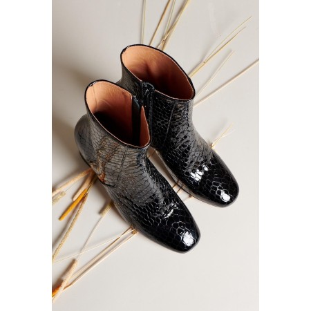 Gaetan patent black crocodile boots de votre