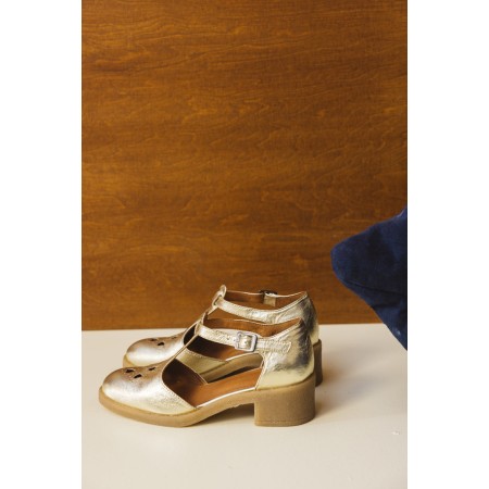 Light gold Rosie sandals en linge