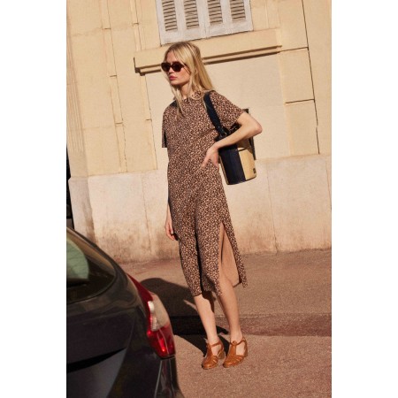 Camel Albane sandals s'inspire de l'anatomie humaine