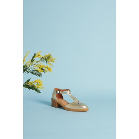 Light gold Rosie sandals en linge