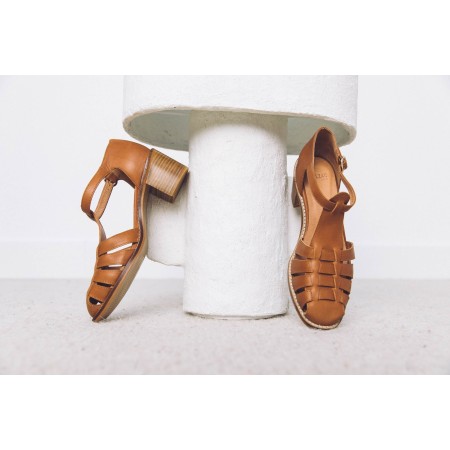 Camel Albane sandals s'inspire de l'anatomie humaine