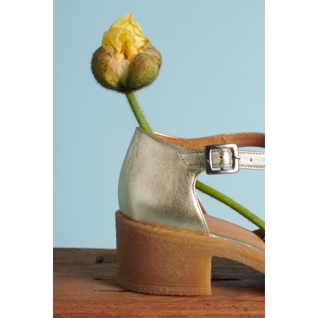 Light gold Rosie sandals en linge