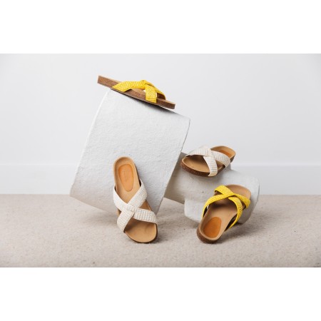 Yellow Hajar sandals de pas cher