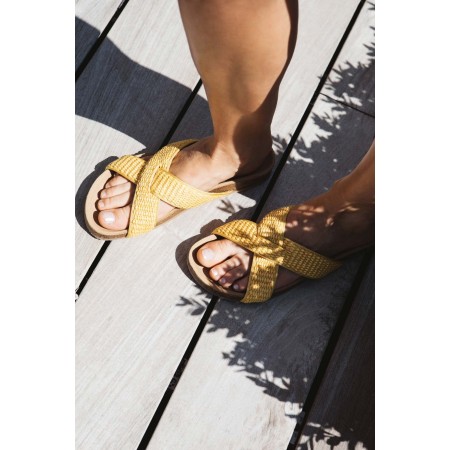 Yellow Hajar sandals de pas cher