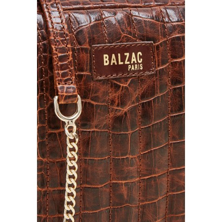 Embossed cognac caesar bag sur le site 