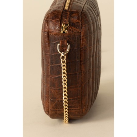 Embossed cognac caesar bag sur le site 