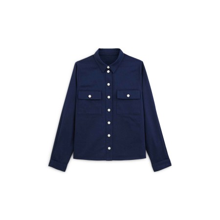 Navy Carter shirt est présent 