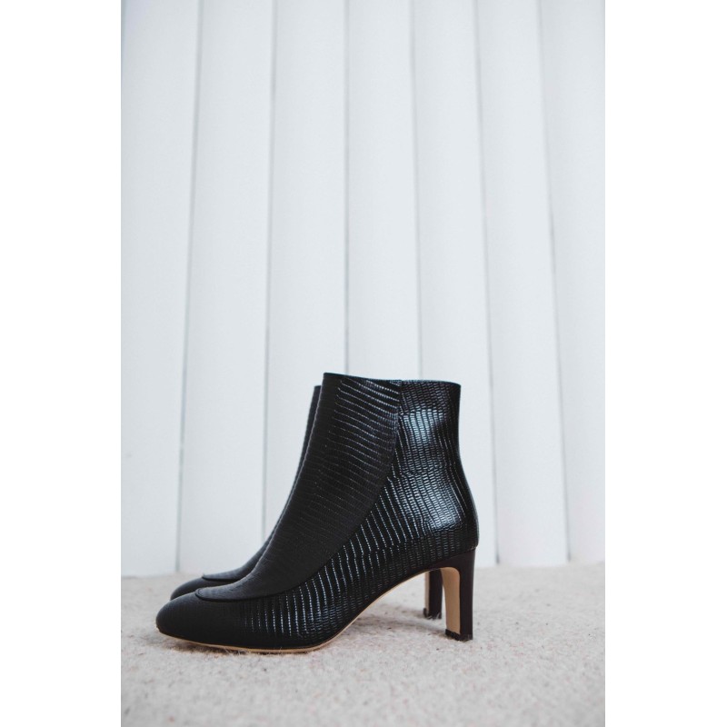 Swann black ankle boots with reptile embossing 50-70% off 