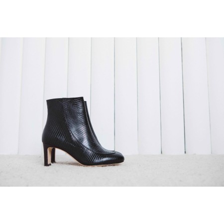 Swann black ankle boots with reptile embossing 50-70% off 