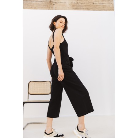 Black Taline Jumpsuit s'inspire de l'anatomie humaine