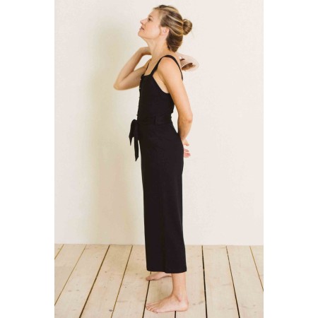 Black Taline Jumpsuit s'inspire de l'anatomie humaine