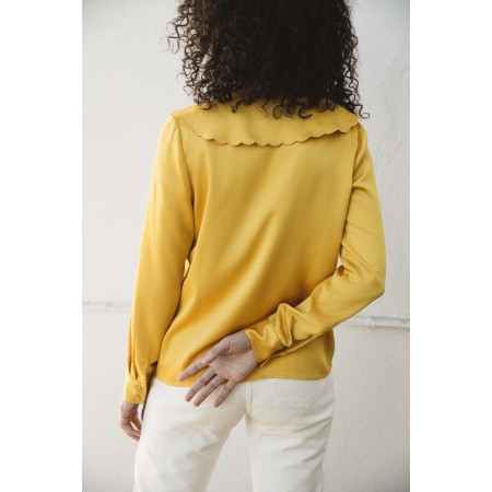 Astrée yellow gold blouse s'inspire de l'anatomie humaine