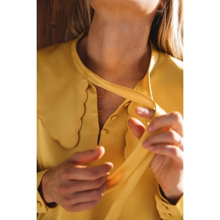 Astrée yellow gold blouse s'inspire de l'anatomie humaine