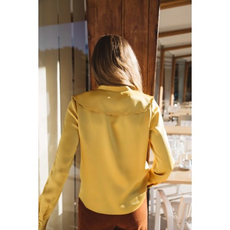 Astrée yellow gold blouse s'inspire de l'anatomie humaine