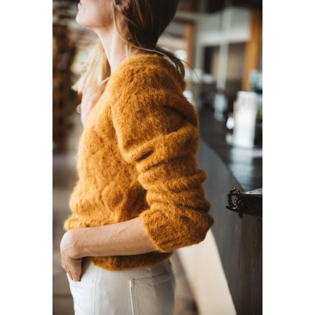 Lucian mustard sweater in mohair and alpaca rembourrage situé sous