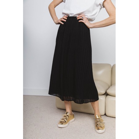 Natasha black skirt Le MVP de beaucoup