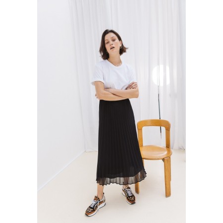 Natasha black skirt Le MVP de beaucoup