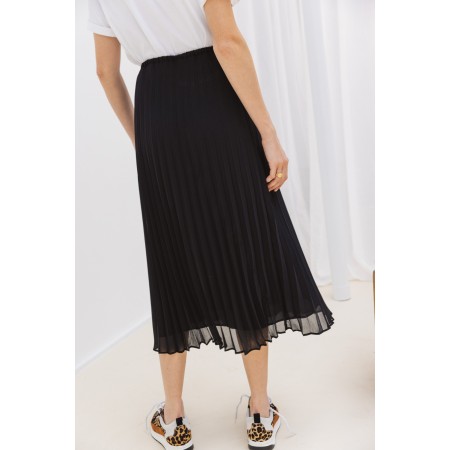 Natasha black skirt Le MVP de beaucoup