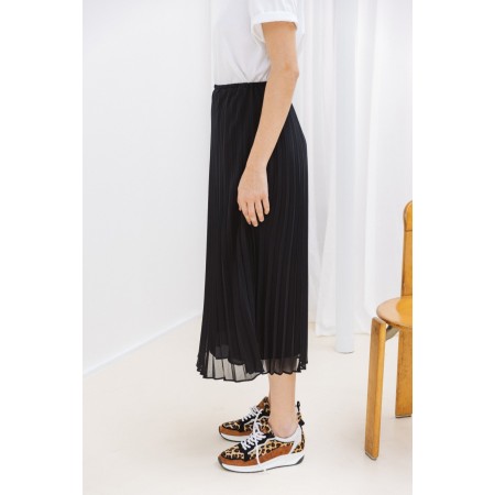 Natasha black skirt Le MVP de beaucoup