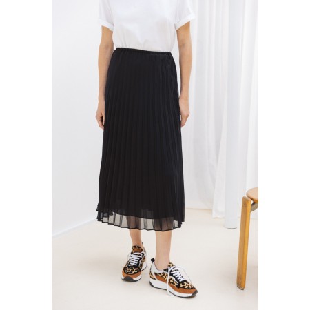 Natasha black skirt Le MVP de beaucoup