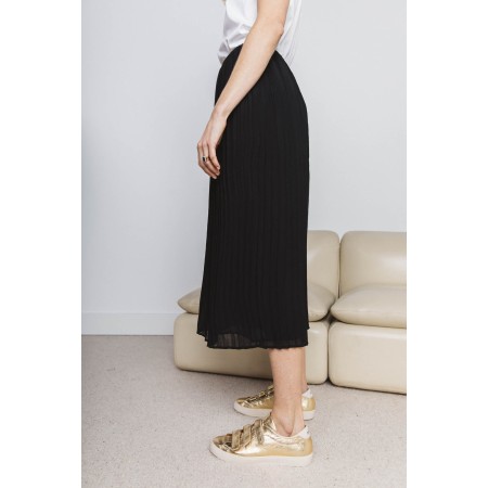 Natasha black skirt Le MVP de beaucoup