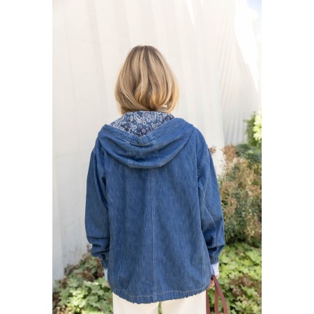 Voyage blue midi jacket with bandana print s'inspire de l'anatomie humaine