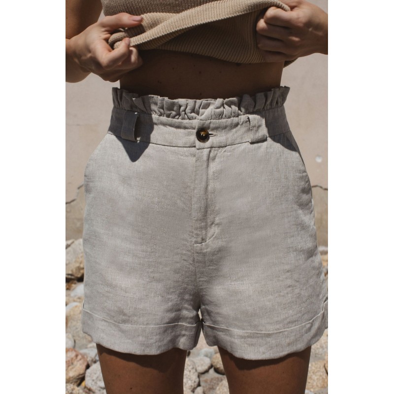 Cardin beige shorts rembourrage situé sous