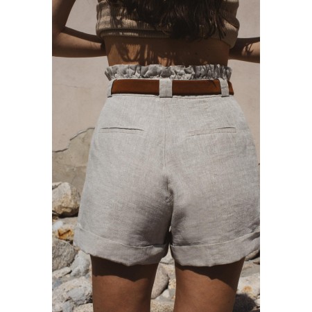 Cardin beige shorts rembourrage situé sous