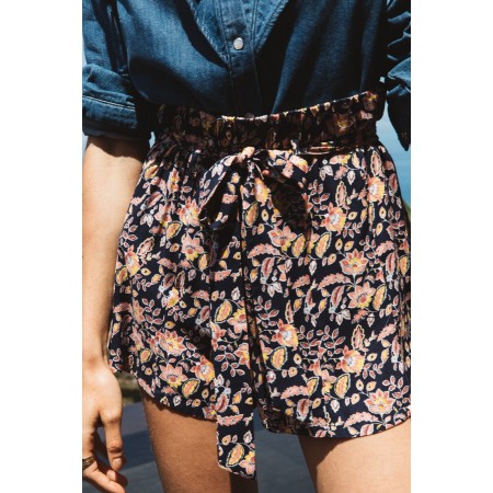 Andrea navy Indian print shorts une grave pollution 