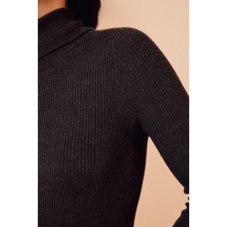 gray saline sweater est présent 