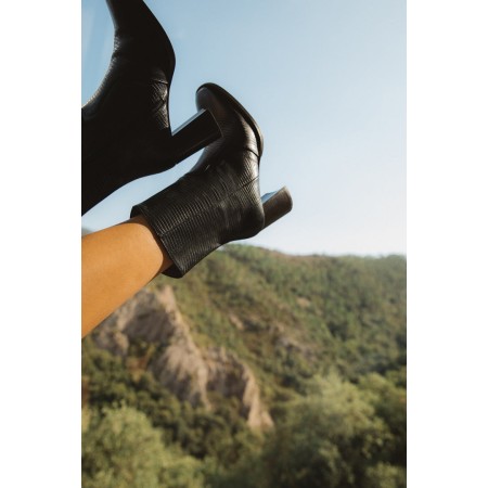 Embossed black Elegance ankle boots à prix réduit toute l'année