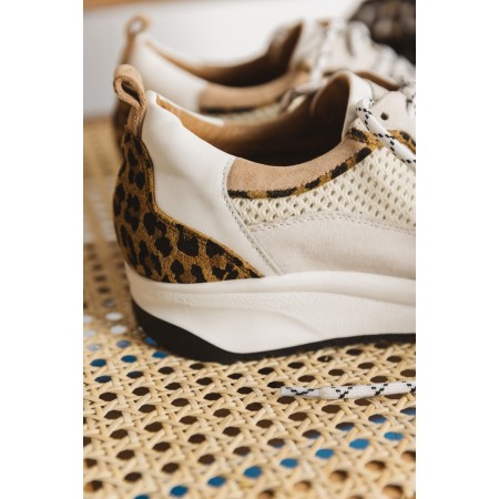 Maximilien ecru and leopard sneakers s'inspire de l'anatomie humaine