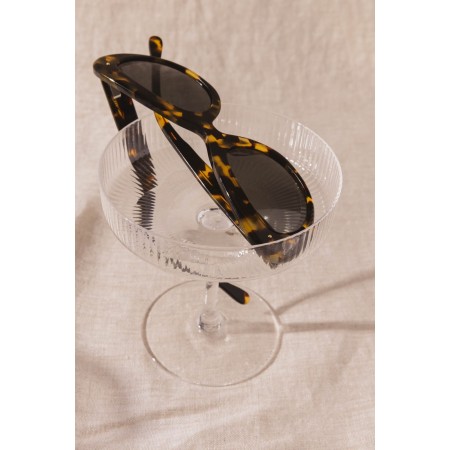 Black tortoise charlotte sunglasses Pour