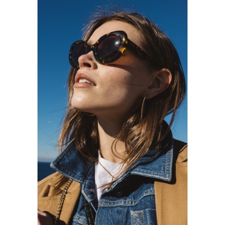 Black tortoise charlotte sunglasses Pour