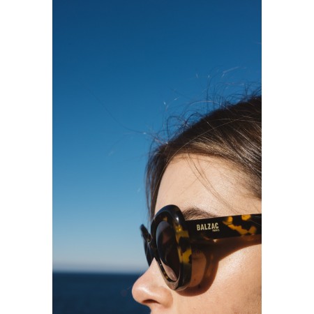 Black tortoise charlotte sunglasses Pour