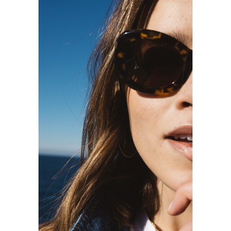 Black tortoise charlotte sunglasses Pour