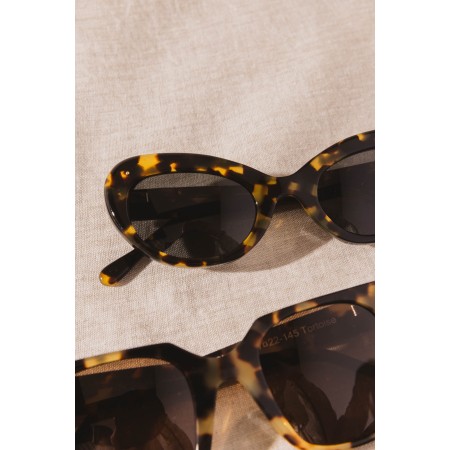 Black tortoise charlotte sunglasses Pour