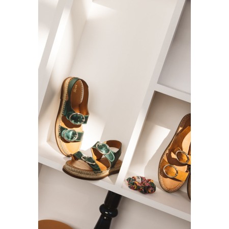 metallic green gallery espadrilles s'inspire de l'anatomie humaine