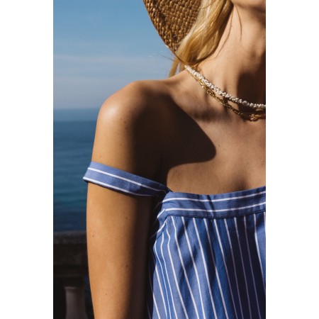 Santal dress with blue stripes s'inspire de l'anatomie humaine