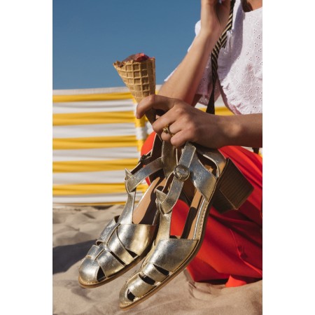 Golden Corsair sandals en linge